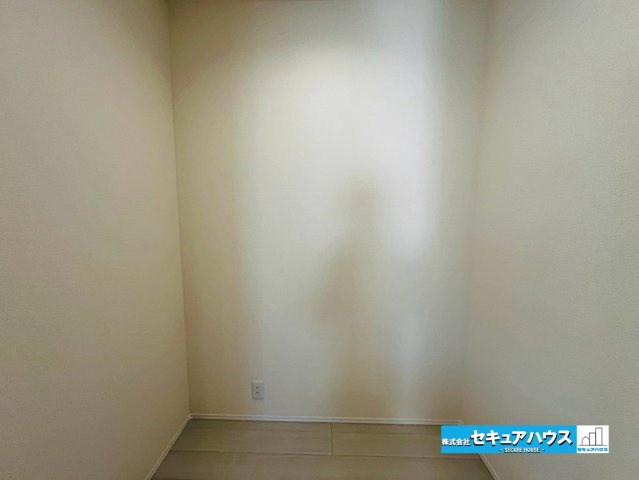 【本日ご案内可能】刈谷市井ケ谷町井田　全4棟の収納|【パントリー】
◆キッチンのパントリーはフリースペースとなっているため棚を設置したり、ラックを置いたりと自由に使うことができます。　　　　　　　　　　　　　　　　　　　　　　　　　　　　　　　　　　　