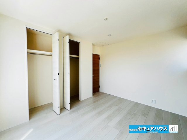 【本日ご案内可能】刈谷市井ケ谷町井田　全4棟の洋室|【洋室6.6帖】
◆広々とした居住空間は日々の暮らしを彩り、心のやすらぎと満足感を与えてくれます。通風と採光を考慮した設計は子供たちはのびのび育ち、家族でくつろぎと団らんを生み出します。　　　　　　　