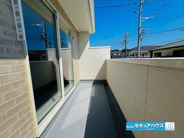 【本日ご案内可能】刈谷市井ケ谷町井田　全4棟のバルコニー|【バルコニー】
◆見晴らしもよく、太陽の温かな温もりをめいっぱい受け止めてくれます。
太陽の光と爽やかな風を受けたお洗濯物はあっという間に乾き、取りこむ時には太陽の匂いを感じられそうですね。　　　　　