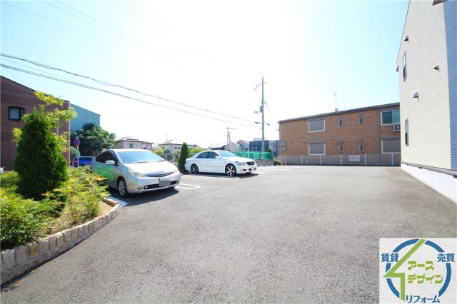 イーストブルーの駐車場|駐車場があるので、車を買う予定の方も安心です