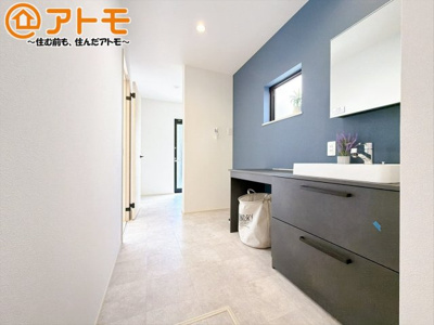 【独立洗面台】 | 沼津市大岡5期　新築一戸建て　全1棟 | 収納豊富な洗面化粧台は使い勝手良好♪