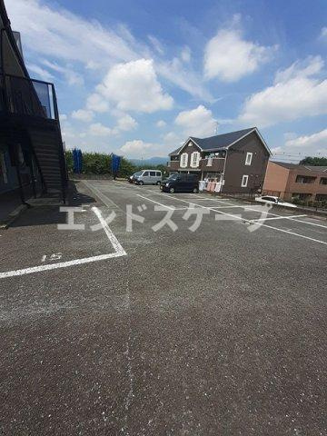 ポワールメゾンの駐車場|高崎、前橋のお部屋探しはエンドスケープまで！お客様の理想お聞かせ下さい♪