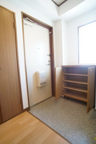 アメニティマンションⅢの玄関|参考、同建物・反転間取りの号室