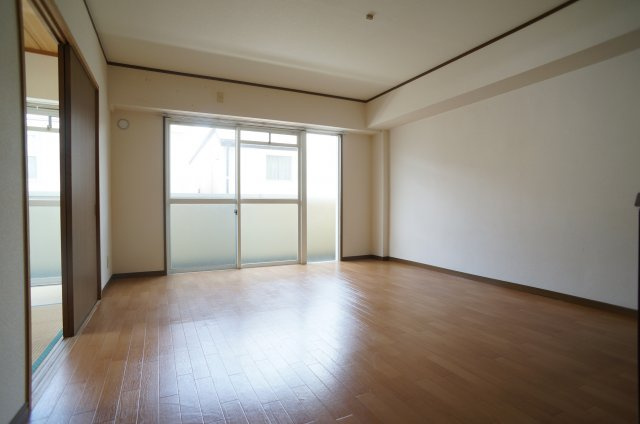アメニティマンションⅢの居間・リビング|参考、同建物・反転間取りの号室
