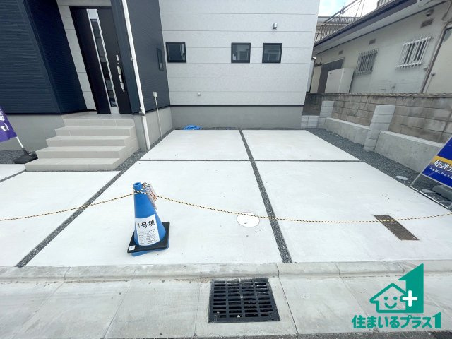 ★10(土)11(日)12(祝)現地見学可能！★宇治市伊勢田町名木　新築一戸建ての駐車場|２台分の駐車スペース有り！急な来客でも安心です！