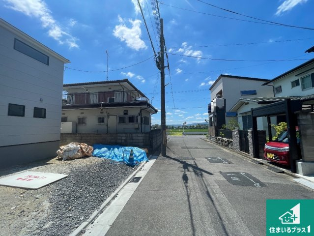 ★宇治市伊勢田町名木　新築一戸建ての前面道路含む現地写真|周辺は落ち着いた街並みの住宅地！子育てがしやすい住環境です！まだ未完成ですが、現地でしかわからない事もございます。是非一度ご覧ください。