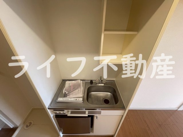 ヌカタロッジのキッチン|コンパクトなキッチンで掃除もラクラク