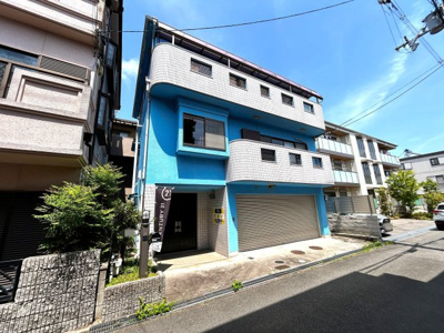 【前面道路含む現地写真】 | 高槻市淀の原町 | ■間口の広い成形地■事業用としてもいかがでしょうか
■電動シャッター付きの屋内駐車場完備