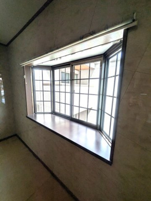 【その他】 | 高槻市淀の原町 | 出窓の多いオシャレな内装です