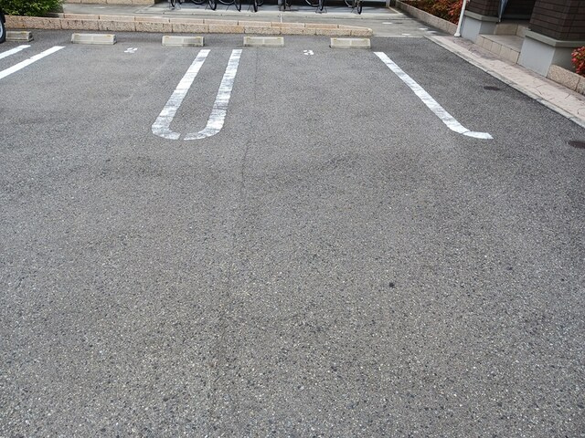 エスポワールuの駐車場