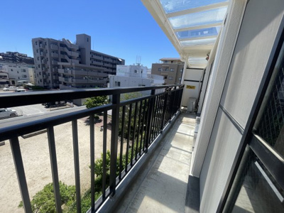 【バルコニー】 | カスタム加島Ⅰ | 外からの目が気にならないバルコニーで洗濯物が干せます