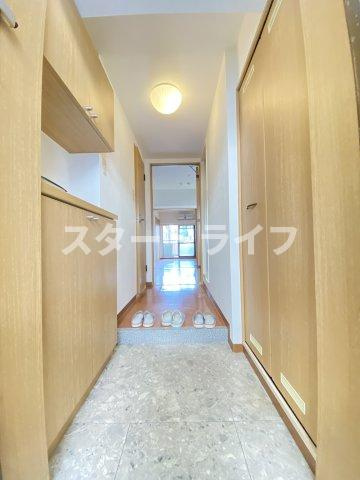 大阪市淀川区東三国１丁目の賃貸マンションの玄関