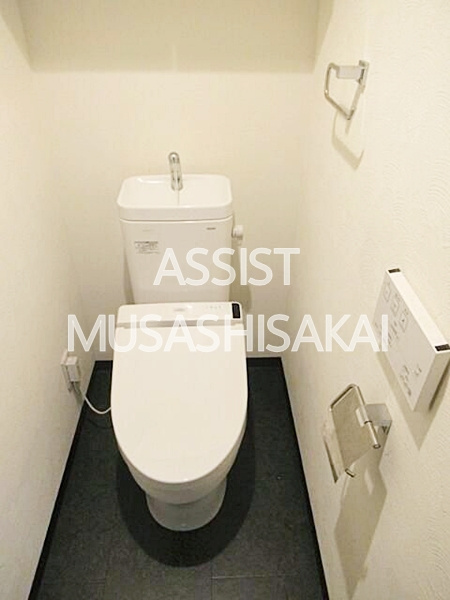 ＭＡＸＩＶ武蔵小金井（マキシヴムサシコガネイ）のトイレ|写真：設備同仕様の別号室です