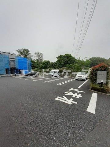 ヴァローレの駐車場|高崎、前橋のお部屋探しはエンドスケープまで！お客様の理想お聞かせ下さい♪
