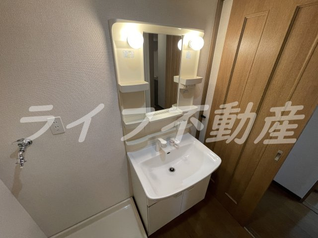 ヴェルデュール石切の独立洗面台|独立洗面台あり、毎朝おしゃれに忙しい女性の方におすすめです