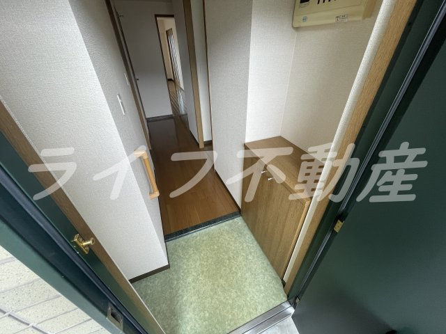 ヴェルデュール石切の玄関|明るい玄関です