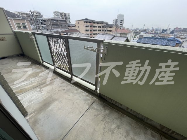 ヴェルデュール石切のバルコニー|お洗濯にも便利なバルコニー付き