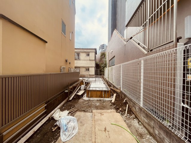 【外観】 | ～インフィーア Vol. 74　北区滝野川６丁目　ブランド新築戸建て～ | 【更地時現地写真南東側】ハイグレード設備搭載！