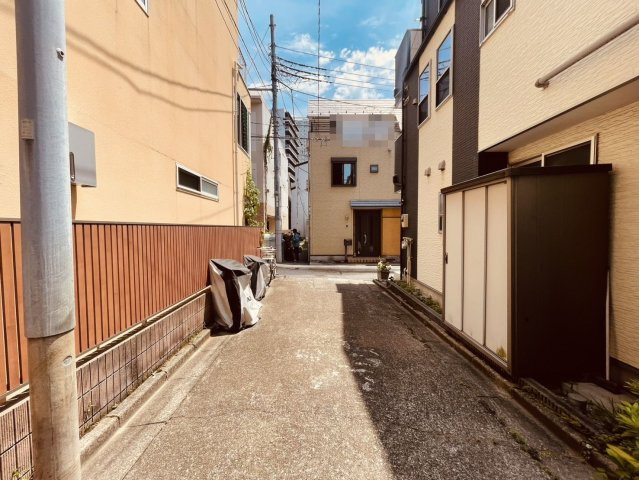【前面道路含む現地写真】 | ～インフィーア Vol. 74　北区滝野川６丁目　ブランド新築戸建て～ | 落ち着いた時間が流れる住宅街、静かな暮らしを送れます
