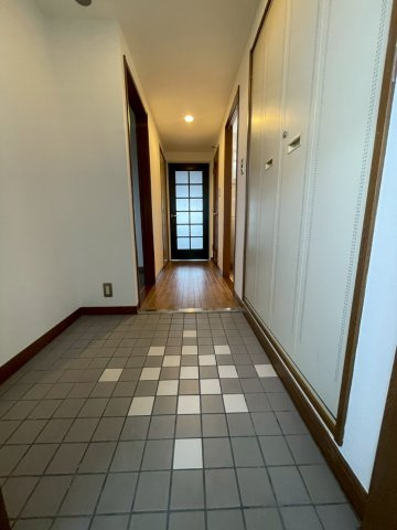 コーシャハイツ港の玄関