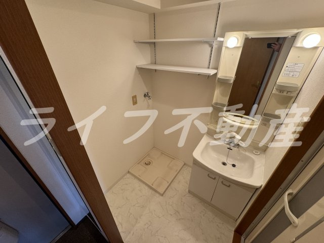 エイチ・ツー・オー新町Ⅱの洗面所|ゆったりとスペースのある洗面所