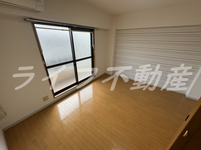 エイチ・ツー・オー新町Ⅱの洋室|落ち着いた色調の洋室です