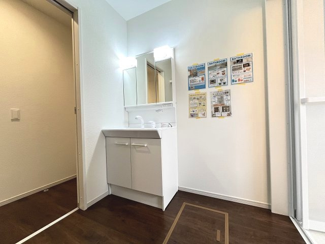 【洗面所】 | 福岡市西区上山門2丁目8期・平屋　2号棟（全2棟）【仲介手数料無料・0円】 | 施工例。施工例は完成時と異なる場合があります。