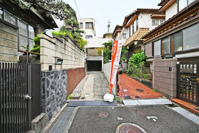 西宮市美作町中古戸建｜5DK＋駐車2台可の外観|現地正面から撮影した写真です。