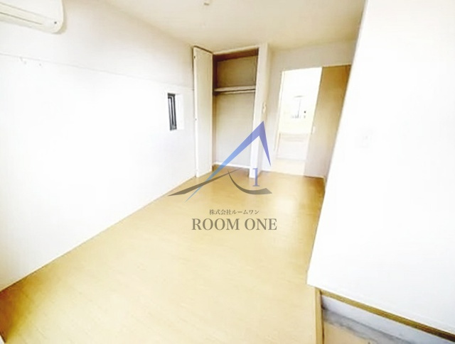 フォレスト原木中山の居間・リビング|洋室のお部屋です。