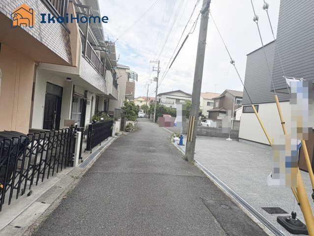 明石市東野町　新築戸建　の前面道路含む現地写真|●年中無休：当日予約可●前面道路は北西側幅員約4ｍです！交通量も少なく安心です！