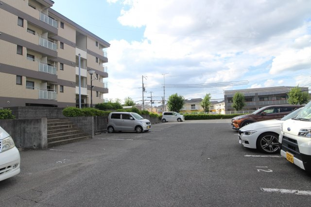 グリーンハイツ大津和の駐車場