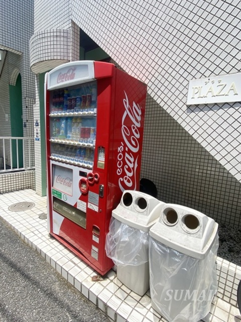 プラザ・ドゥ・モーリス　のその他共用部分|自動販売機が一階にあります☆