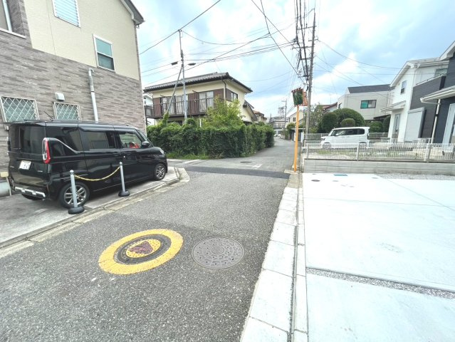 昭島市緑町６期　KEIAI　GRACE　１号棟の前面道路含む現地写真