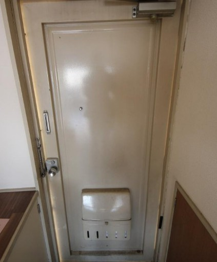 サンハイツ石川の玄関