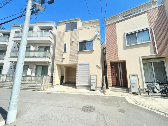 荒川区西日暮里6丁目　中古戸建の外観|2026.05.03撮影

現地ご見学希望・資料請求などお気軽にお問い合わせ下さい！
03-5990-5201