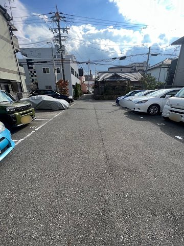 尼崎市大庄西町１丁目のアパートの駐車場|カースペースがあります