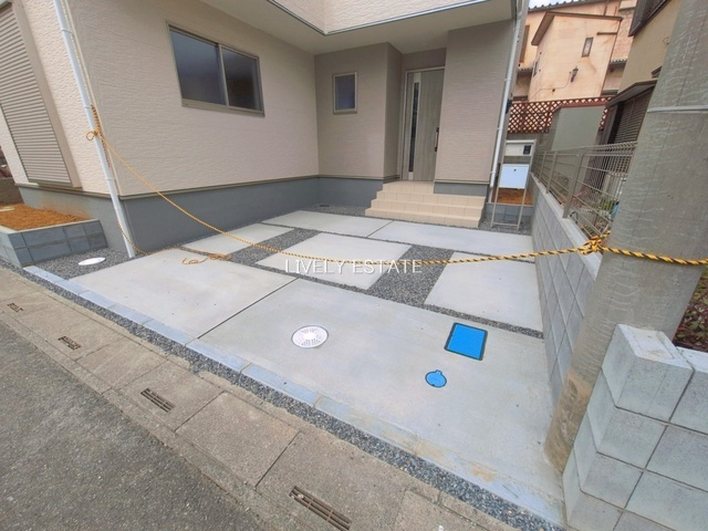 越谷市大字南荻島 新築分譲住宅の駐車場
