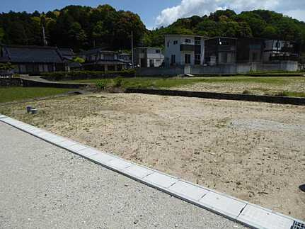 安佐北区三入南２丁目の前面道路含む現地写真