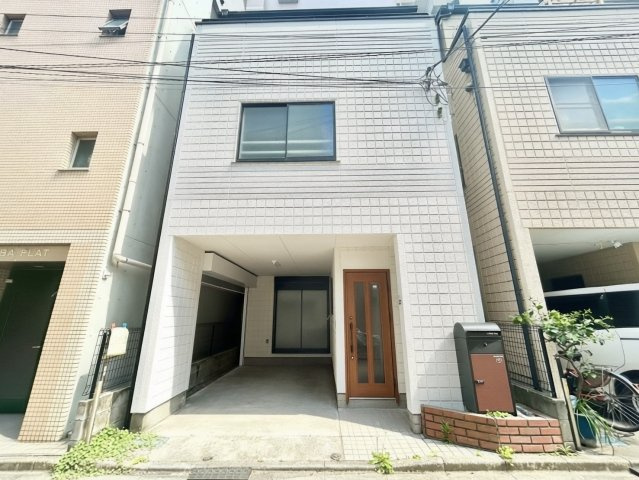 台東区東上野5丁目　中古戸建の外観|2026.05.03撮影

現地ご見学希望・資料請求などお気軽にお問い合わせ下さい！
03-5990-5201