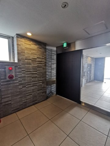 ロイヤルレジデンス北梅田のロビー|ゆとりのあるロビーです