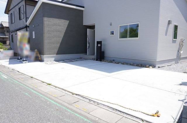 越谷市中島1丁目 新築分譲住宅の駐車場