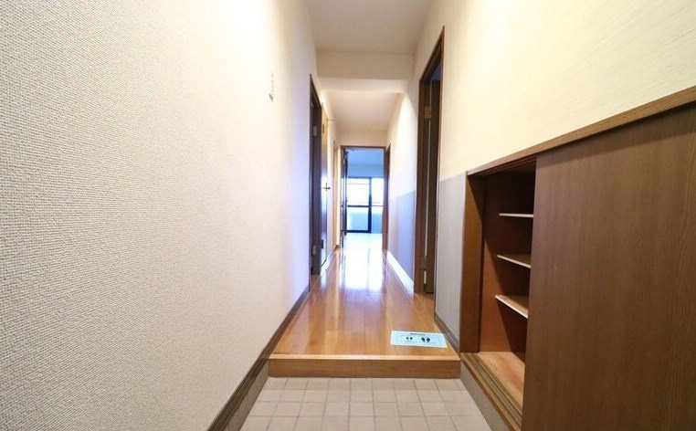 ヴィアーレマルフク南館の玄関