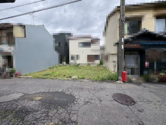 【前面道路含む現地写真】 | 【建築のご提案が可能です】どんな家を建てる事ができるのだろう？と感じたらイエストアへご相談を！イエストアスタッフが設計士と共にご希望に沿った間取りをご提案を致します♪