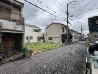 【前面道路含む現地写真】 | 自由設計可能ですので、家族の希望が詰まったマイホームを建築出来ますね！