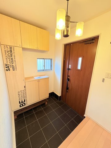 有野町有野一戸建の玄関|シンプルで使いやすい玄関です