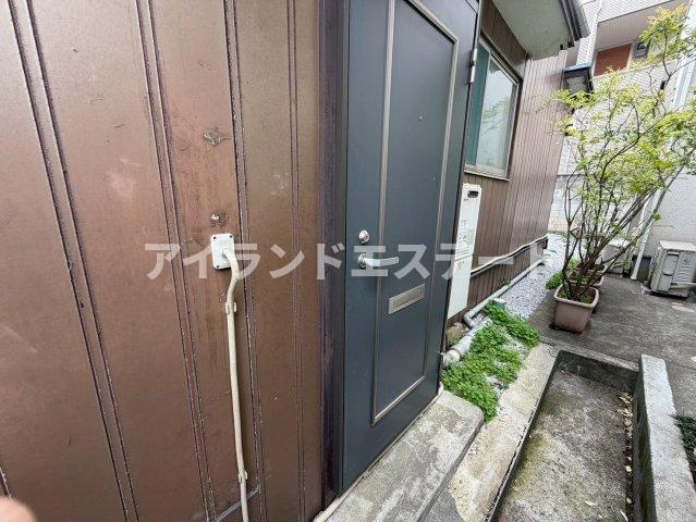 駒沢5丁目平屋　バストイレ別　通風良好　のエントランス