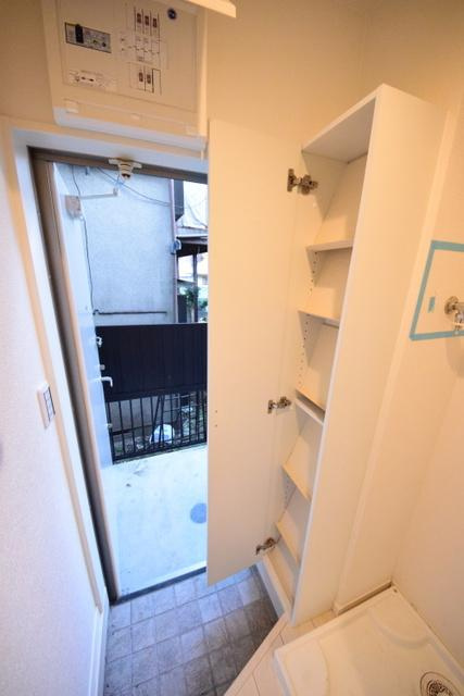 ヒルズ庚台の玄関