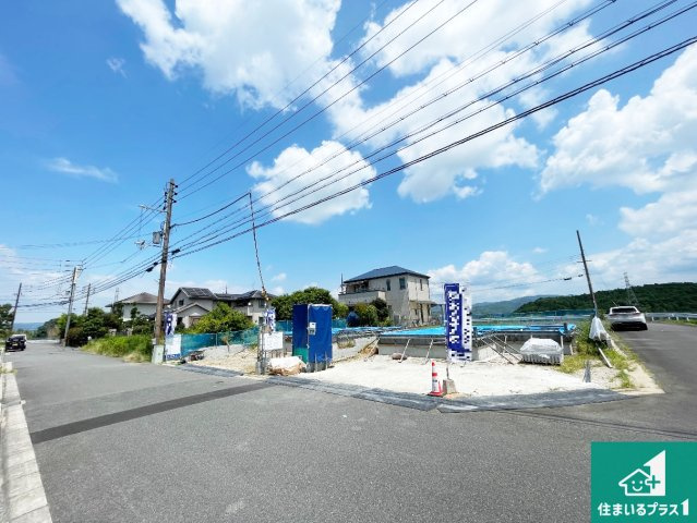 木津川市州見台　新築一戸建ての外観|現在建築中！落ち着いた街並みで新生活を始めることが出来そう！周辺の物件も併せてご紹介させて頂きます！
