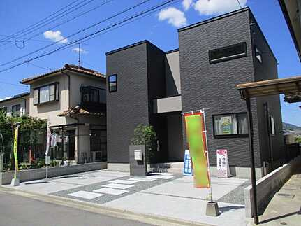廿日市市六本松２丁目の前面道路含む現地写真
