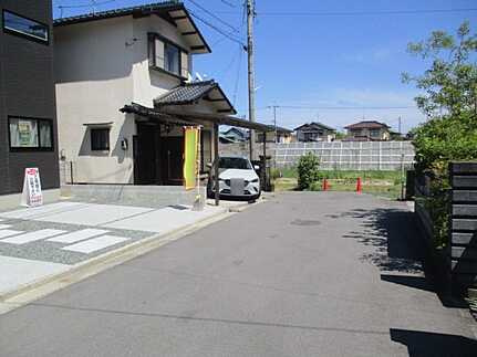 廿日市市六本松２丁目の前面道路含む現地写真